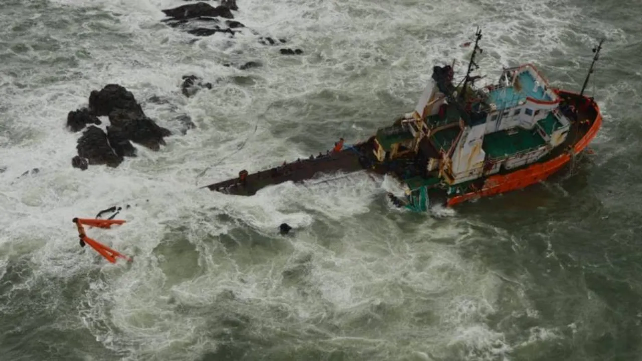 ସମୁଦ୍ର ଭିତରେ ତାଉତେର ତାଣ୍ଡବ ! ଗଭୀର ଜଳ ରାଶିରୁ ଉଦ୍ଧାର ହେଲେ ୧୪୬ ଜଣ ବ୍ୟକ୍ତି