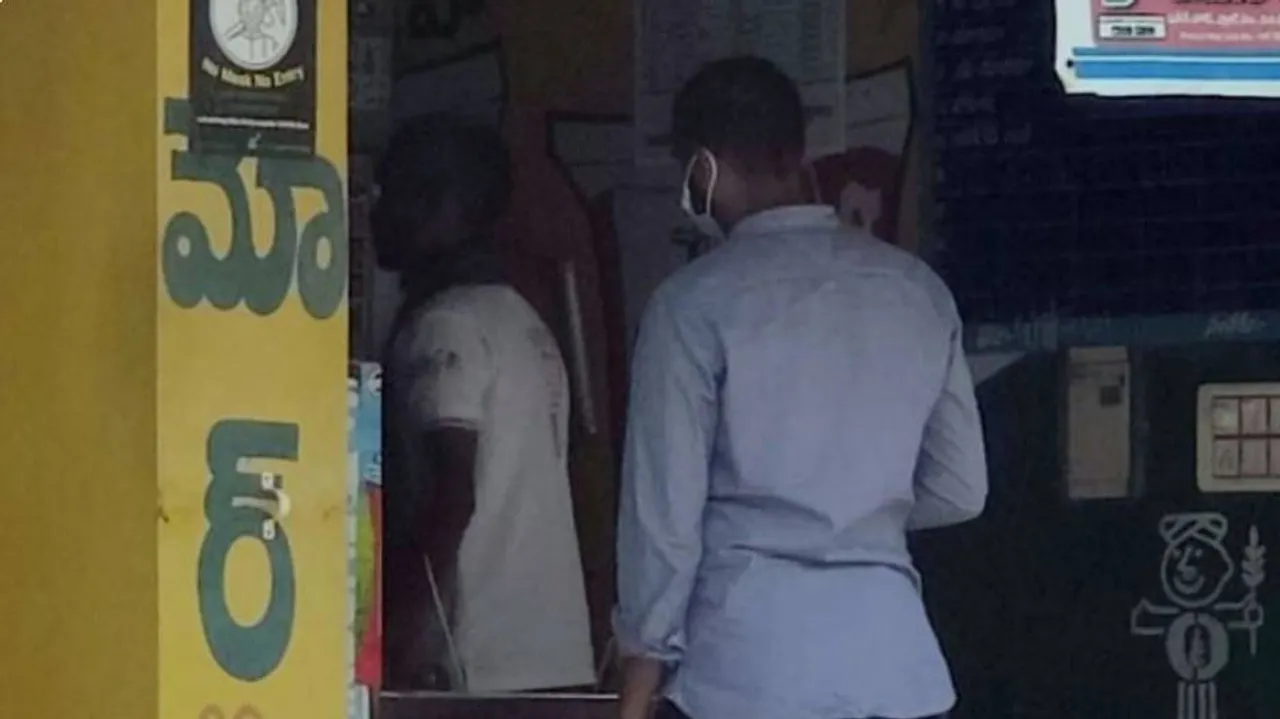 କଳାବଜାରୀଙ୍କୁ ଧରିବା ପାଇଁ ବେଶ ବଦଳାଇଲେ ସବ୍‌କଲେକ୍ଟର