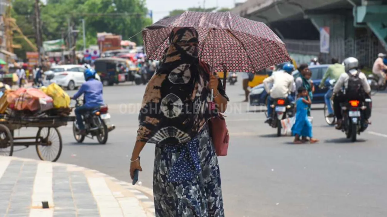 ଗ୍ରୀଷ୍ମ ତାତିରୁ ରକ୍ଷା ପାଇବା ପାଇଁ ଚେଷ୍ଟାରେ ଲୋକେ...