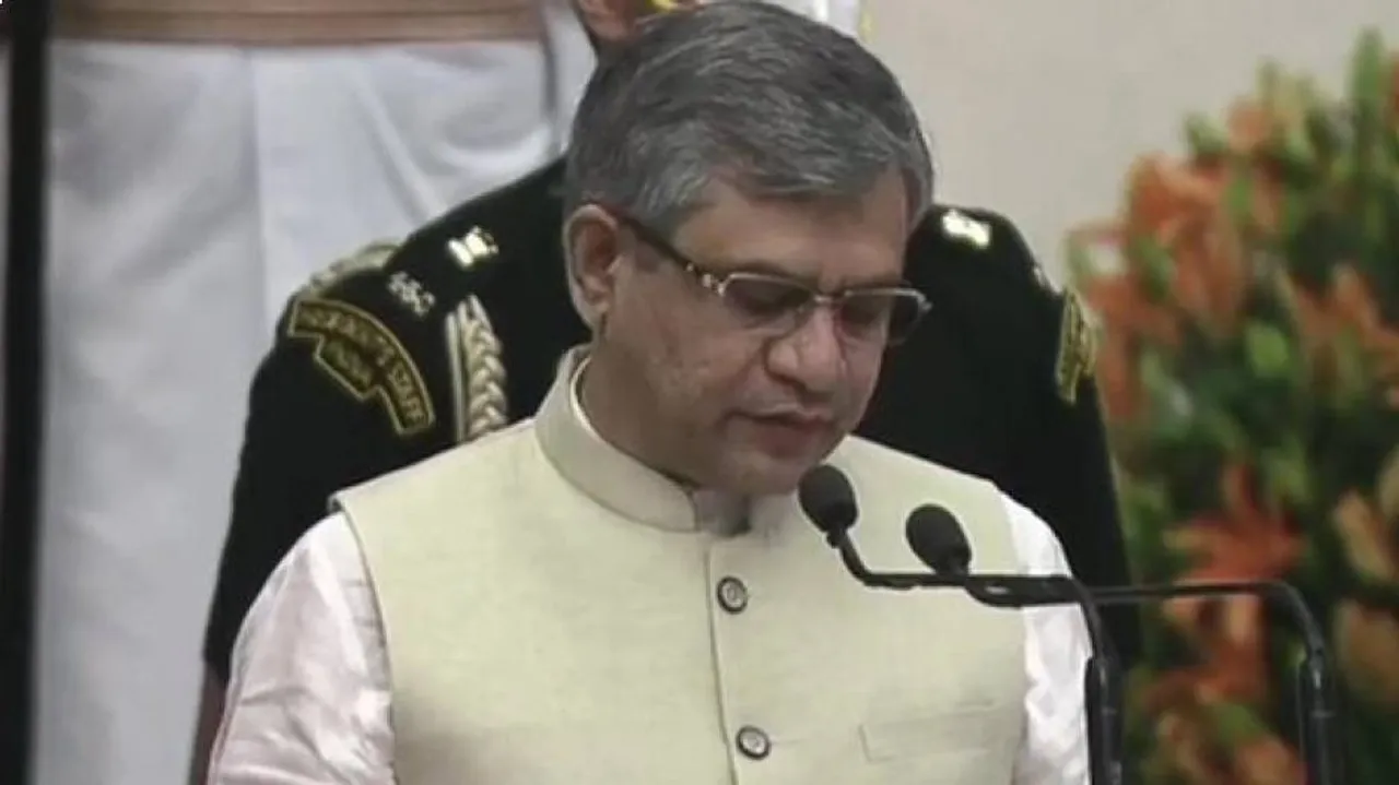 କେନ୍ଦ୍ରରେ କ୍ୟାବିନେଟ୍‌ ମନ୍ତ୍ରୀ ଭାବରେ ଶପଥ ନେଲେ ଅଶ୍ୱିନୀ ବୈଷ୍ଣବ