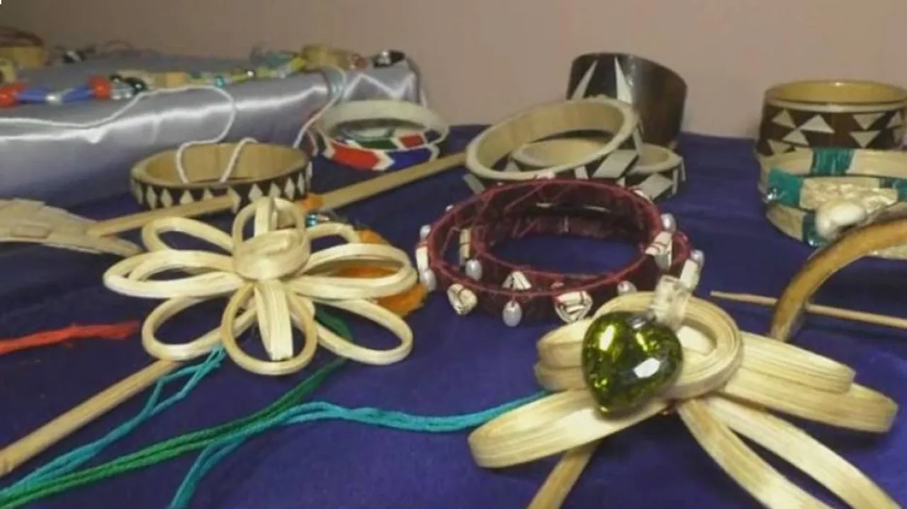 ବିଦେଶରେ ବିକ୍ରି ହେବ ଆଦିବାସୀ ମହିଳାଙ୍କ ବାଉଁଶ ତିଆରି ଗହଣା