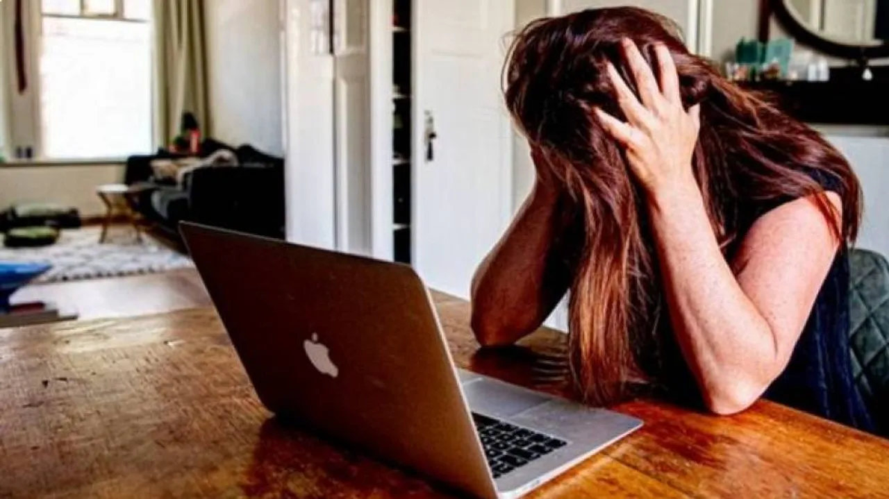 କୋଟିପତି ହେବାର ଲୋଭରେ ଠକେଇର ଶିକାର ହେଲେ ମହିଳା