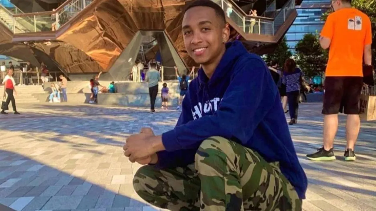 ପିଲାଦିନେ ବଡ ଭଉଣୀ ଭାବି ଖେଳୁଥିଲେ ; ୨୧ ବର୍ଷରେ ଜାଣିଲେ ମା’ ବୋଲି