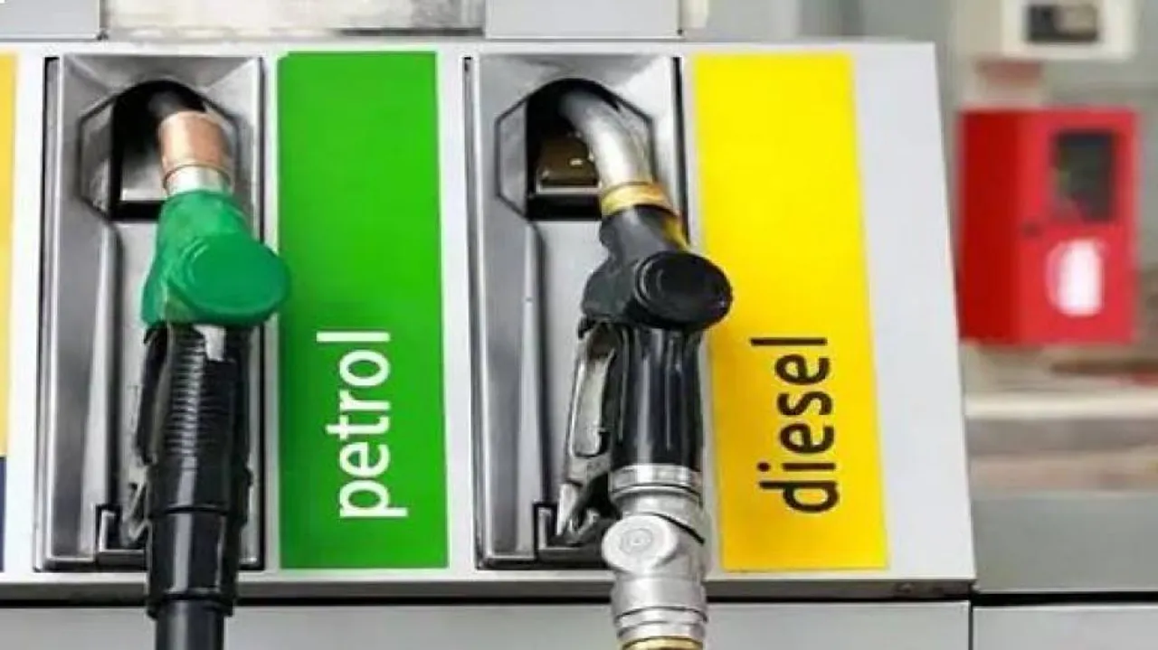 ଏକ ବର୍ଷରେ ୨୧ ଟଙ୍କା ମହଙ୍ଗା ହେଲା ପେଟ୍ରୋଲ୍ : ୧୯ ରାଜ୍ୟରେ ଦର ୧୦୦ ଟପିଲା