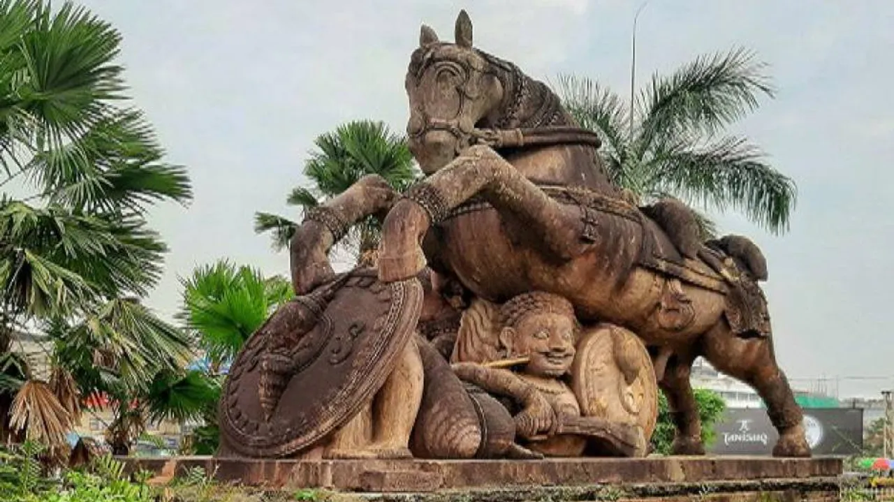 ଘୋଡ଼ା ଯେଉଁଠି ଥିଲା, ସେଇଠି ରହିବ !