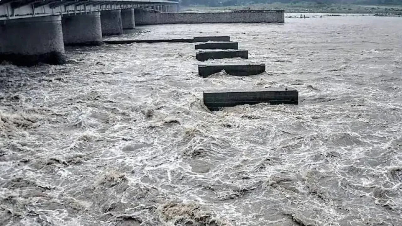 ବିପଦସଙ୍କେତ ଉପରେ ଯମୁନା: ଦିଲ୍ଲୀରେ ବନ୍ୟା ଆଶଙ୍କା