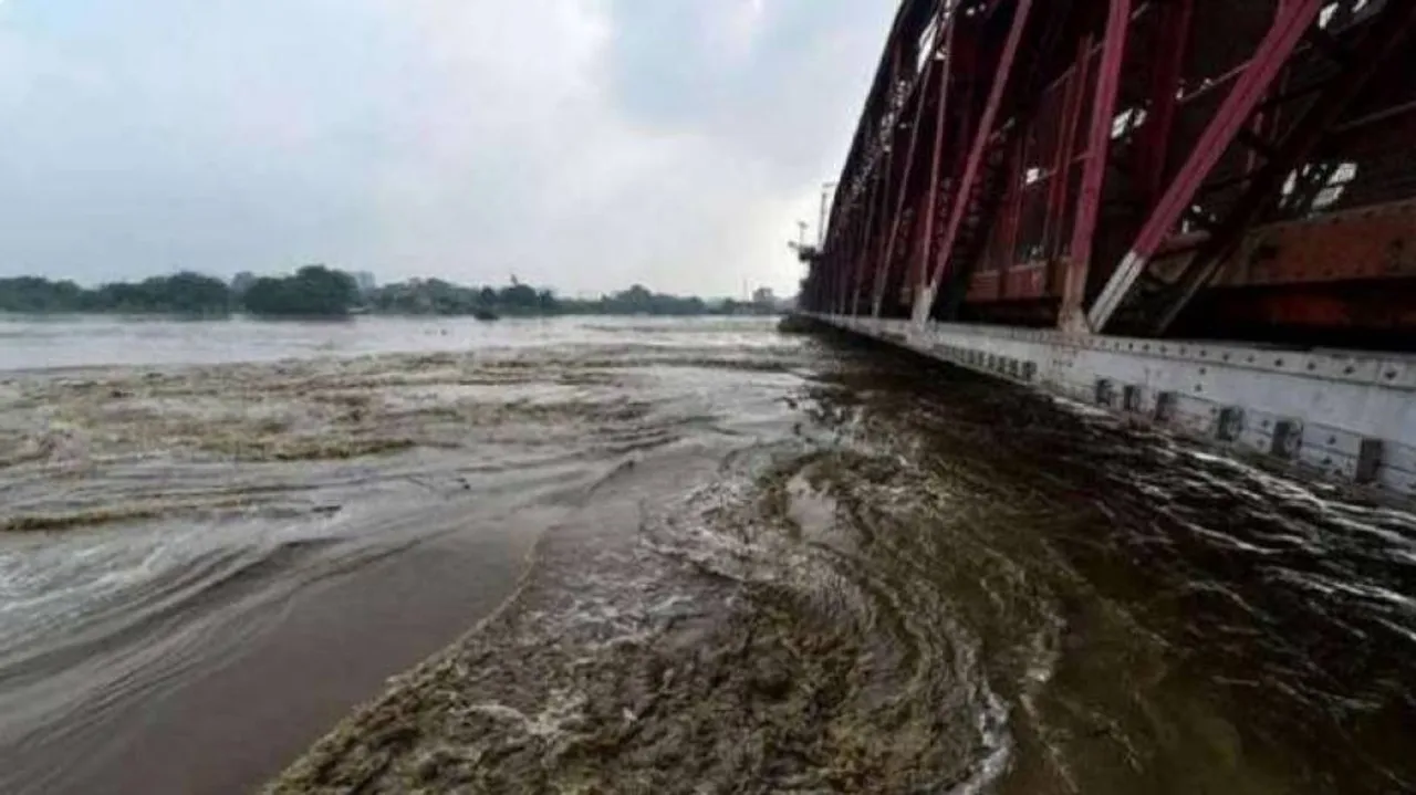 ଦିଲ୍ଲୀକୁ ବନ୍ୟା ଭୟ : ବିପଦ ସଙ୍କେତ ଉପରେ ଯମୁନା ନଦୀର ଜଳସ୍ତର
