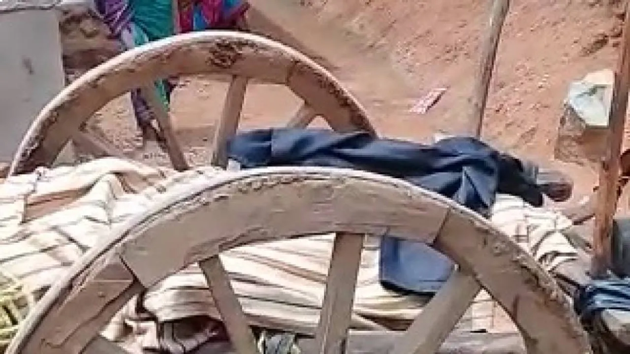 ମୃତଦେହ ପାଖ ମାଡିଲେନି ସମ୍ପର୍କୀୟ, ଶଗଡ଼ରେ ବାପାର ଶବକୁ ମଶାଣି ନେଲା ପୁଅ