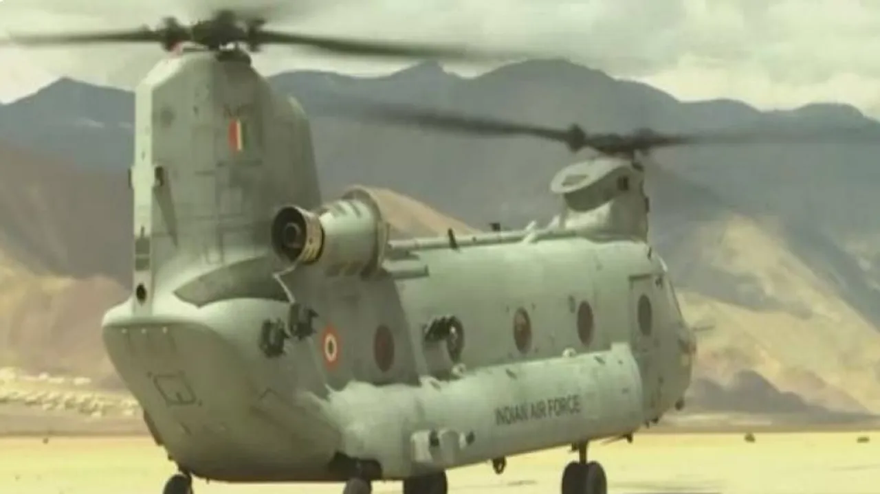 ଚୀନ ସୀମା ଲଦାଖରେ ଦମ୍ ଦେଖାଇଲା ଭାରତୀୟ ସେନା : ୧୩ ହଜାର ୫୦୦ ଫୁଟ୍ ଉପରେ ଥିବା ନ୍ୟୋମାରେ ଲ୍ୟାଣ୍ଡ କଲା ଚିନୁକ୍