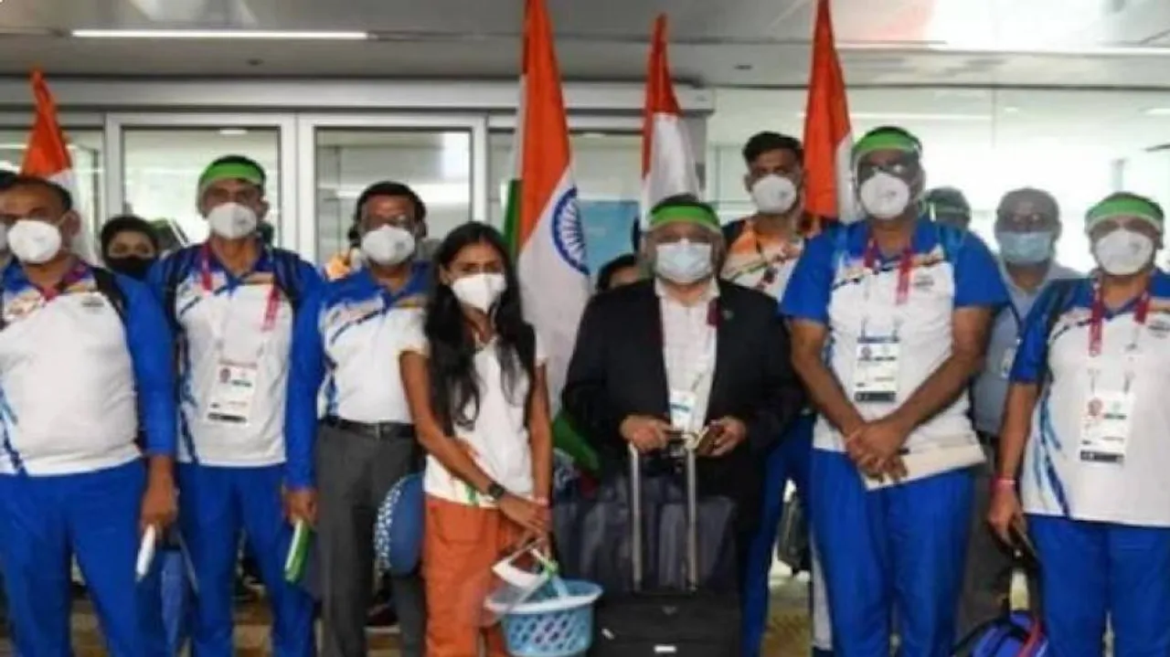 ଗୋଲ୍ଡେନ ବୟଙ୍କୁ ଦିଲ୍ଲୀ ଏୟାରପୋର୍ଟରେ ଭବ୍ୟ ସ୍ୱାଗତ : ନୀରଜ ଚୋପ୍ରାଙ୍କ ସହ ସେଲଫି ନେବାକୁ ଭିଡ଼ ଜମିଲା