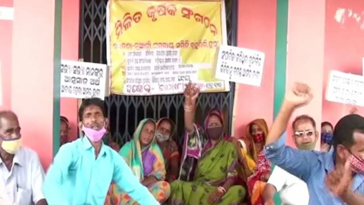 ସମବାୟ ବ୍ୟାଙ୍କରେ ତାଲା ପକାଇଲେ ଚାଷୀ