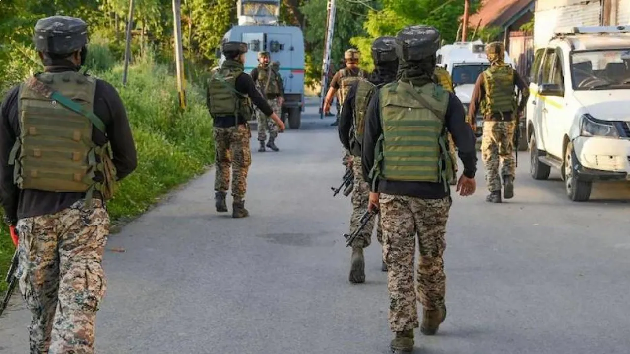 ଜାମ୍ମୁ-କାଶ୍ମୀରରେ BSF ଯୱାନଙ୍କ ଉପରକୁ ଆକ୍ରମଣ କଲେ ଆତଙ୍କବାଦୀ, ଘଟଣାସ୍ଥଳରେ ପହଞ୍ଚିଲେ ବରିଷ୍ଠ ପୋଲିସ ଅଧିକାରୀ