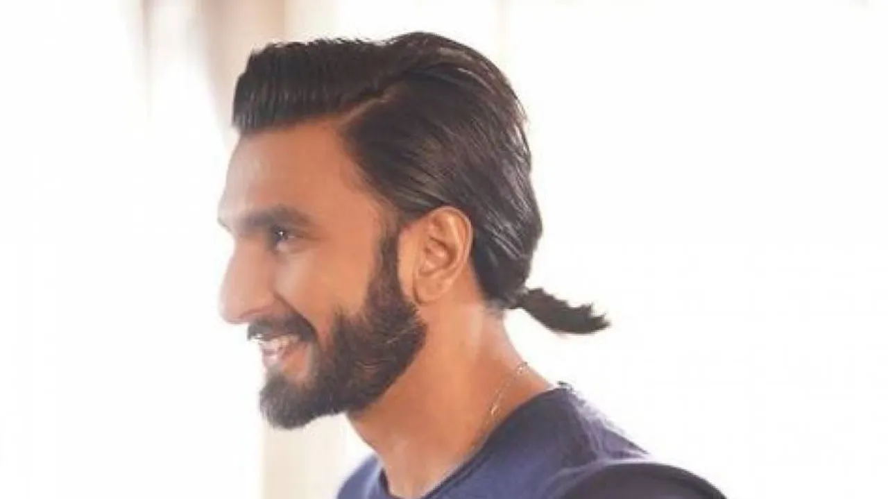 ଲମ୍ବା ଚୁଟି ସହ ଷ୍ଟାଇଲିସ୍‌ ଲୁକ୍ ରେ ନଜର ଆସିଲେ ରଣବୀର ସିଂହ