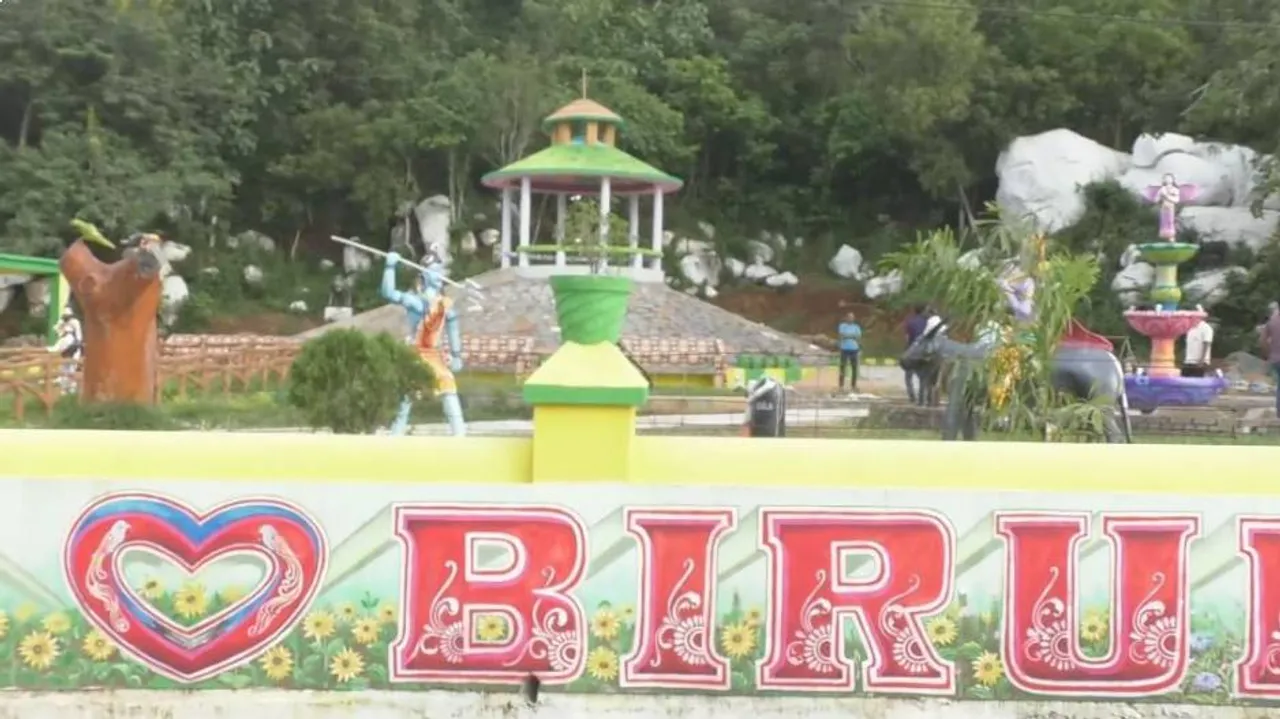 ମର୍ତ୍ତ୍ୟରେ ସ୍ୱର୍ଗର ଅନୁଭୂତି : ଗାଁର ଅପନ୍ତରା ମଶାଣି ପାଲଟିଛି ପାର୍କ, ଦେଖିବାକୁ ଲୋକଙ୍କ ଭିଡ଼ ଜମୁଛି