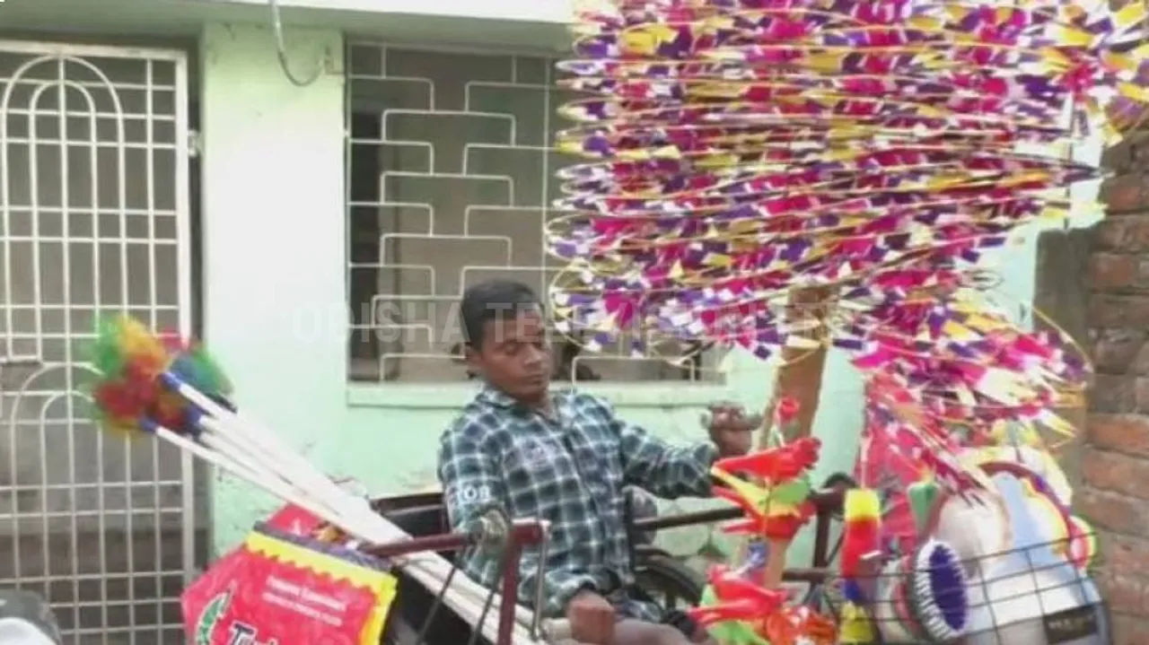 ସକ୍ଷମ ସ୍ୱାଭିମାନୀ ଦିବ୍ୟାଙ୍ଗ : ପର ଆଗରେ ହାତ ନପାରି ଘରେ ଜିନିଷ ତିଆରି କରି ଟ୍ରାଇ-ସାଇକେଲରେ ବିକୁଛନ୍ତି ମଧୁସୂଦନ