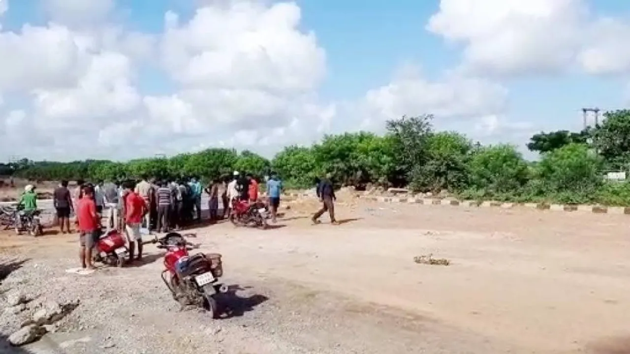 Dead Bodies Of Two Youths Found On NH