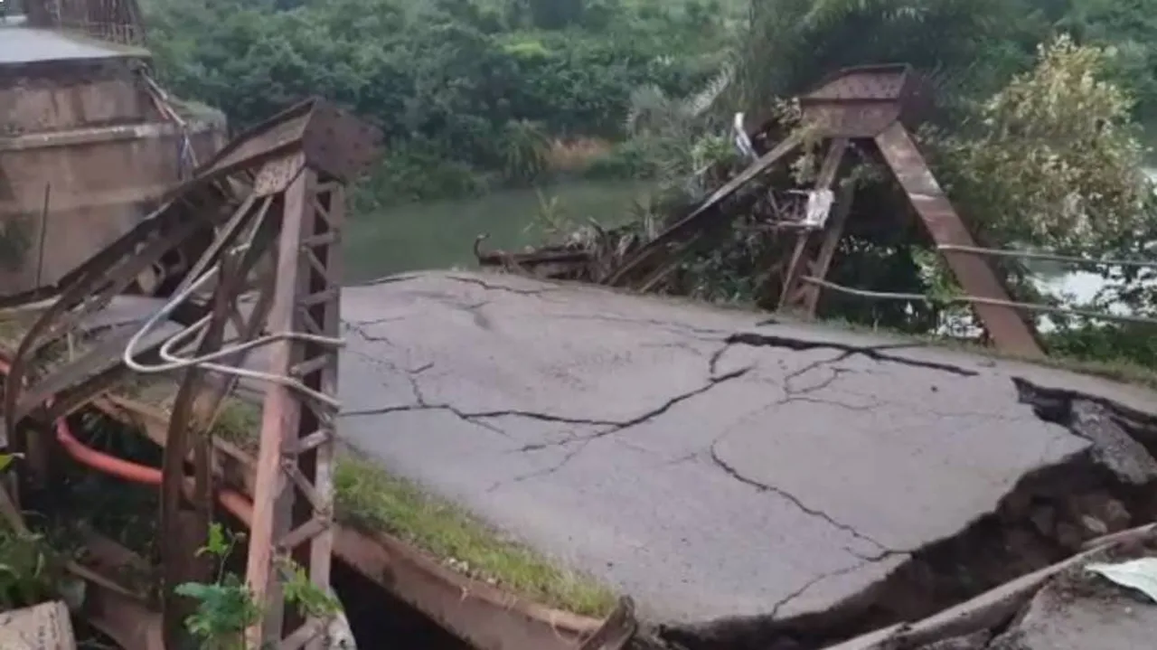 bridge collapsed