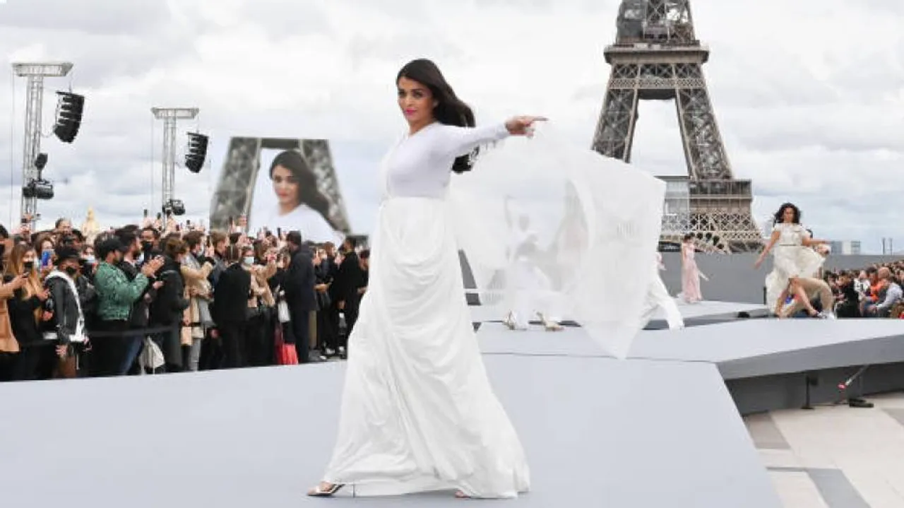 Aishwarya Rai Bachchan stuns at Paris Fashion Week