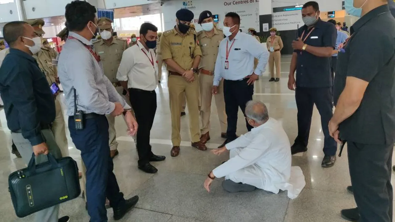 Bhupesh Baghel sitting on the ground at Lucknow airport said I am being stopped from going to Lakhim