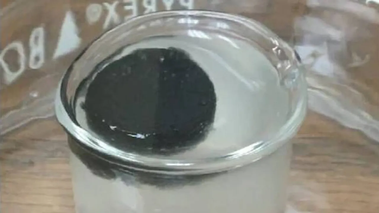 Purifying hydrogel tablet makes river water drinkable within an hour
