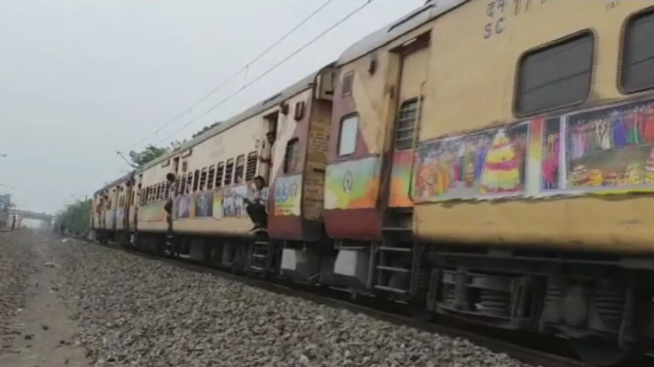The Falconama Express was slightly injured in the crash