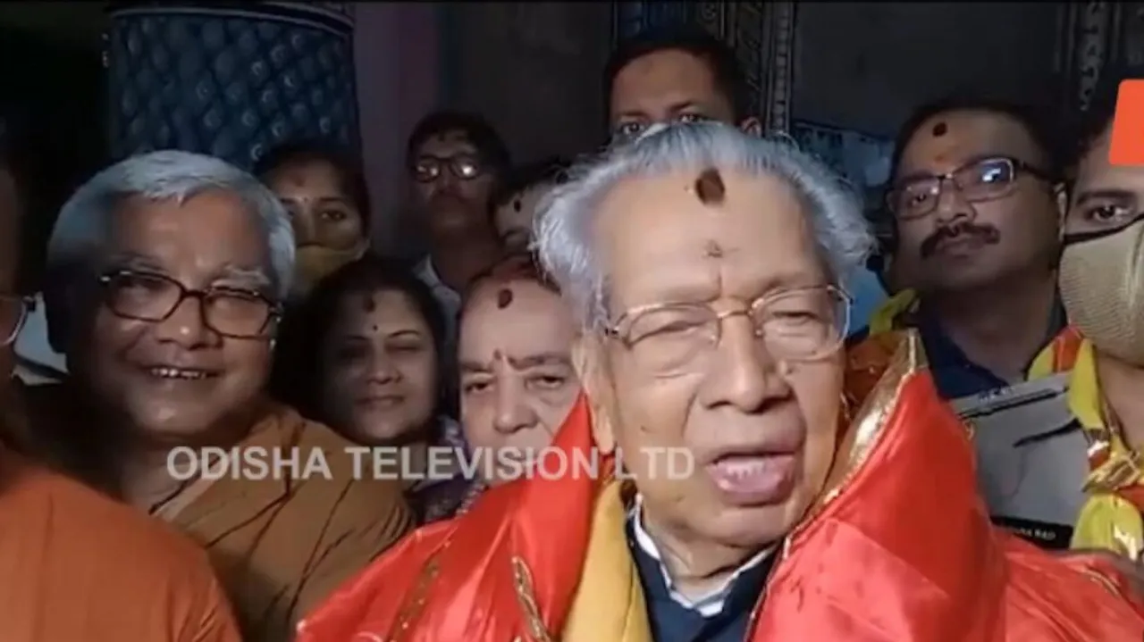 Biswabhushan Harichandan visited Lord jagannath temple