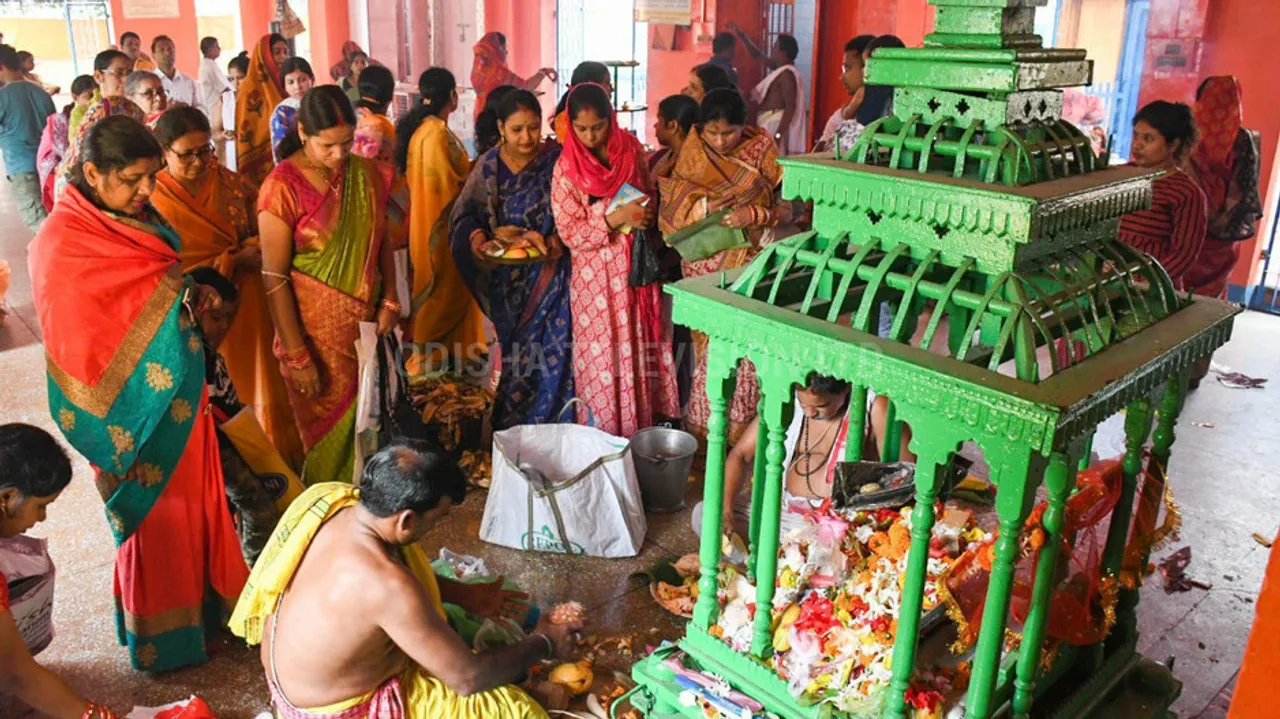 Married women observe Savitri Brata in Bhubaneswar