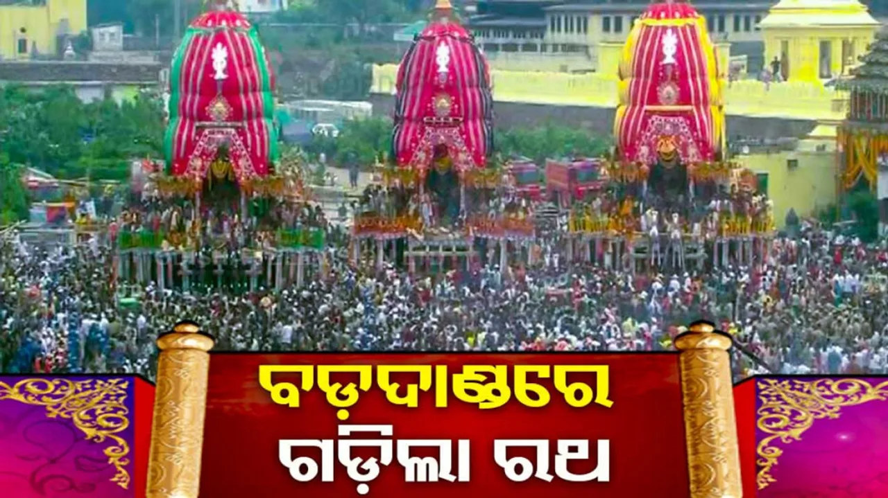 Lord Balabhadra's 'Taladhwaja' Rath rolls on Badadanda