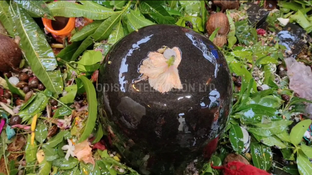 ଶୈବପୀଠରେ ଭକ୍ତଙ୍କ ଭିଡ଼: ଜଳଲାଗି କରୁଛନ୍ତି ହଜାର ହଜାର ଶ୍ରଦ୍ଧାଳୁ