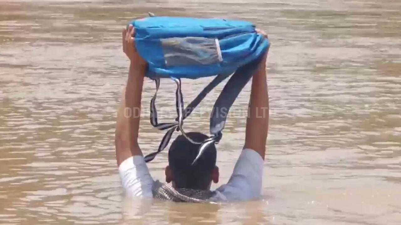 ବେକେ ପାଣିରେ ସ୍କୁଲ ଯାତ୍ରା