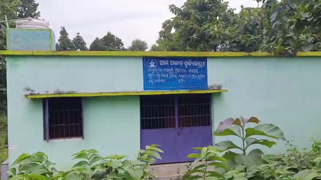 ବାଘମୁଣ୍ଡା ଗାଁର ଏଇ ଅଙ୍ଗନବାଡ଼ି କେନ୍ଦ୍ରଟି ଠିକାଦାରଙ୍କ ପାଖରେ ବନ୍ଧା ପଡ଼ିଛି।