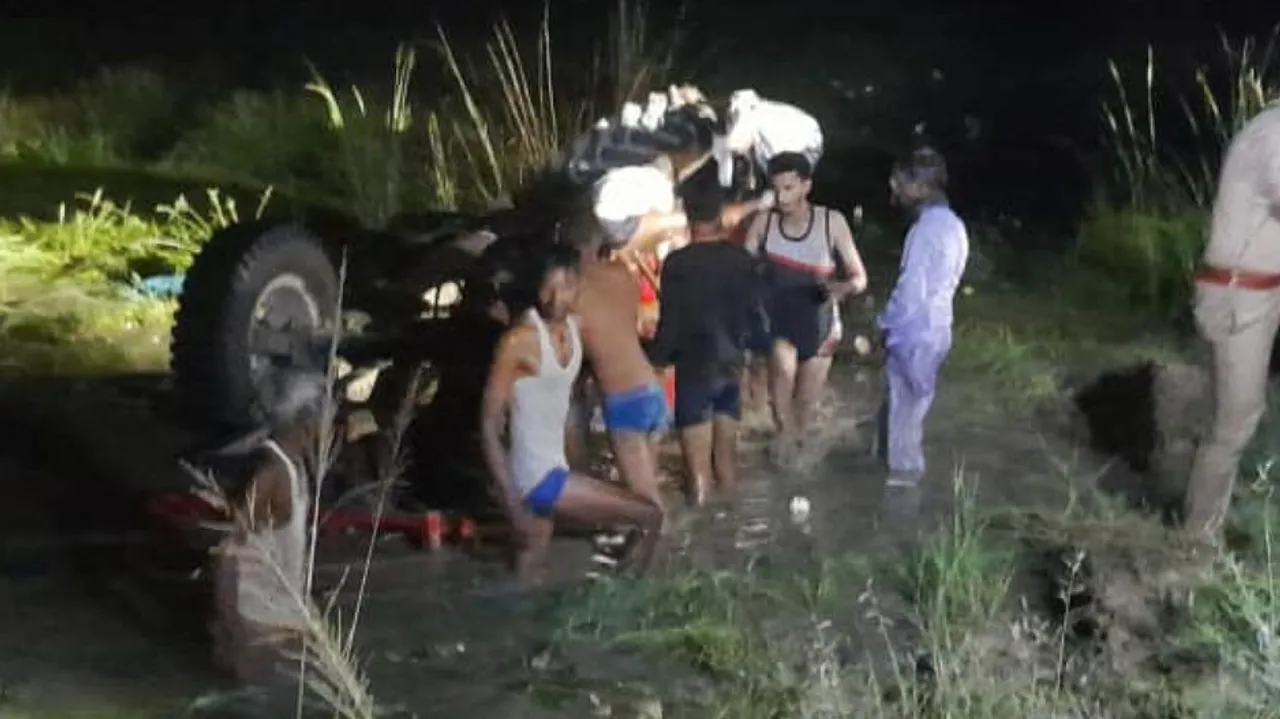 Ten killed after tractor-trolley falls into pond in Uttar Pradesh