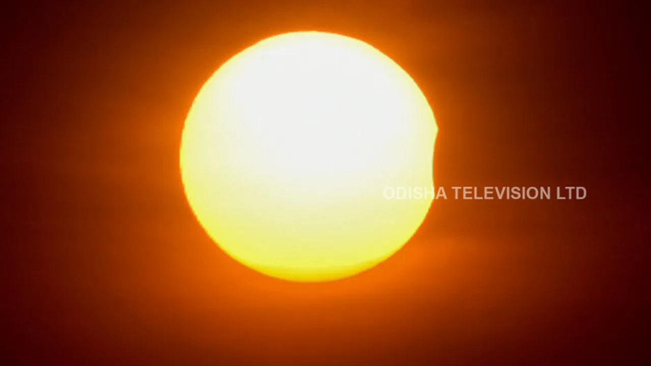 ଭୁବନେଶ୍ୱରରେ ଖଣ୍ଡଗ୍ରାସ ସୂର୍ଯ୍ୟୋପରାଗ, ଦେଖନ୍ତୁ ମହାଜାଗତିକ ଦୃଶ୍ୟର କିଛି ଝଲକ
