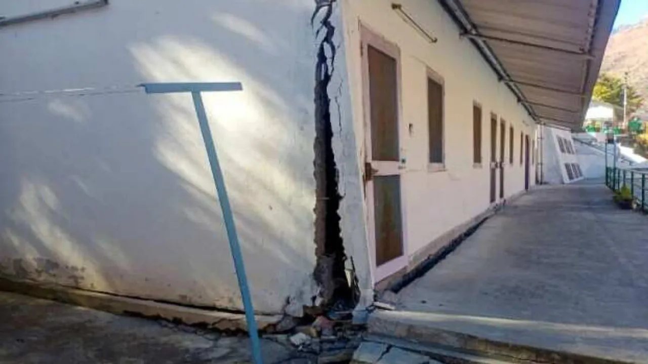 Joshimath sinking? Panic grips Uttarakhand town 