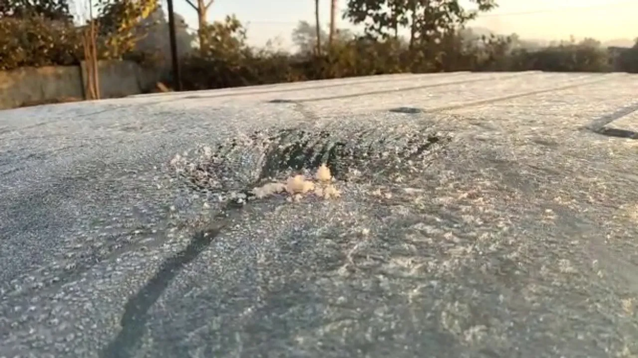 ସାରା ରାଜ୍ୟକୁ ଥରାଉଛି ଶୀତ...ସକାଳୁ ସକାଳୁ ଦେଖିବାକୁ ମିଳୁଛି ବରଫର ଆସ୍ତରଣ