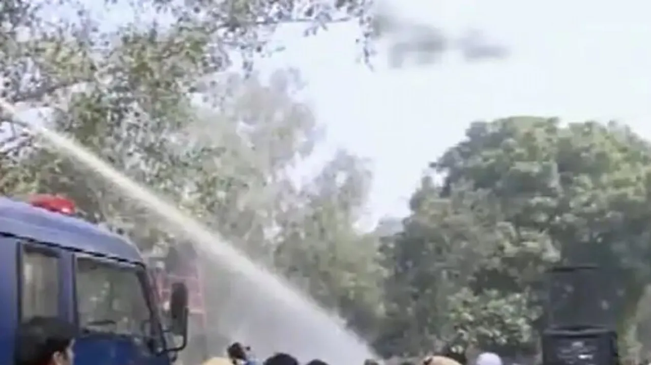 AAP and BJP Protests in Delhi