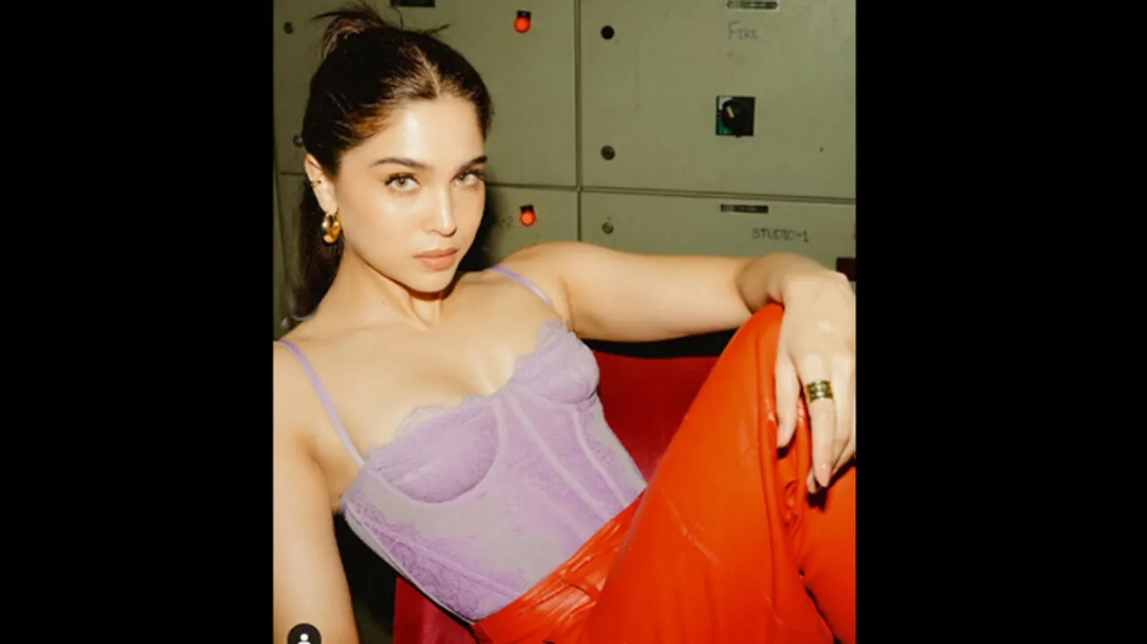 Sharvari wagh new stylish look goes viral on social media