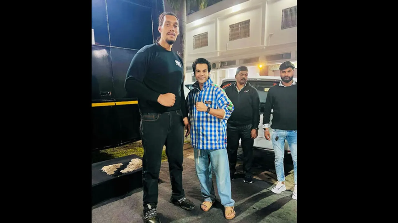 Sunil kumar sarkata of stree 2 who is a police constable