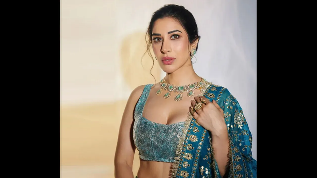 Sophie choudry shared latest photos in lehanga see her sizzling poses