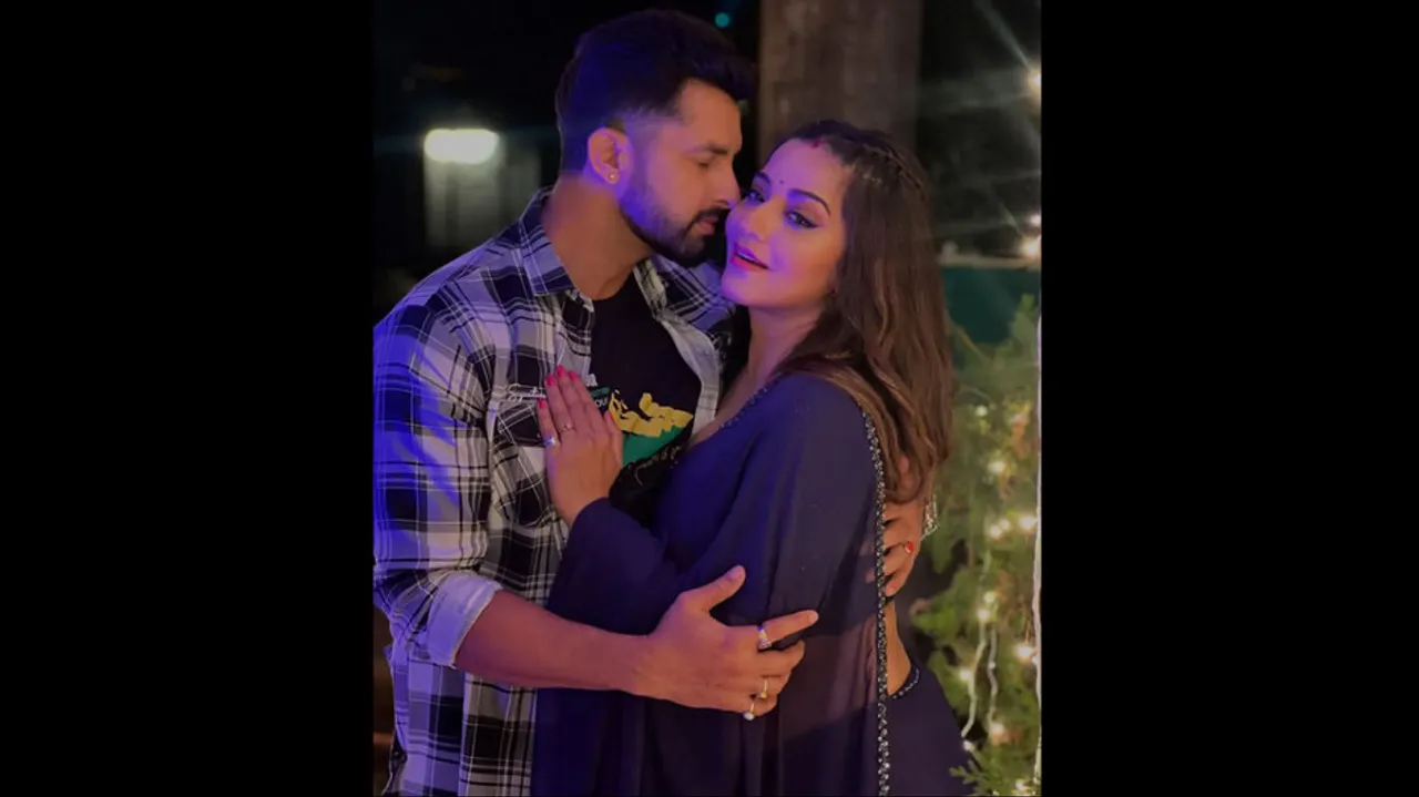 Monalisa shared romantic photos with husband fans shocked