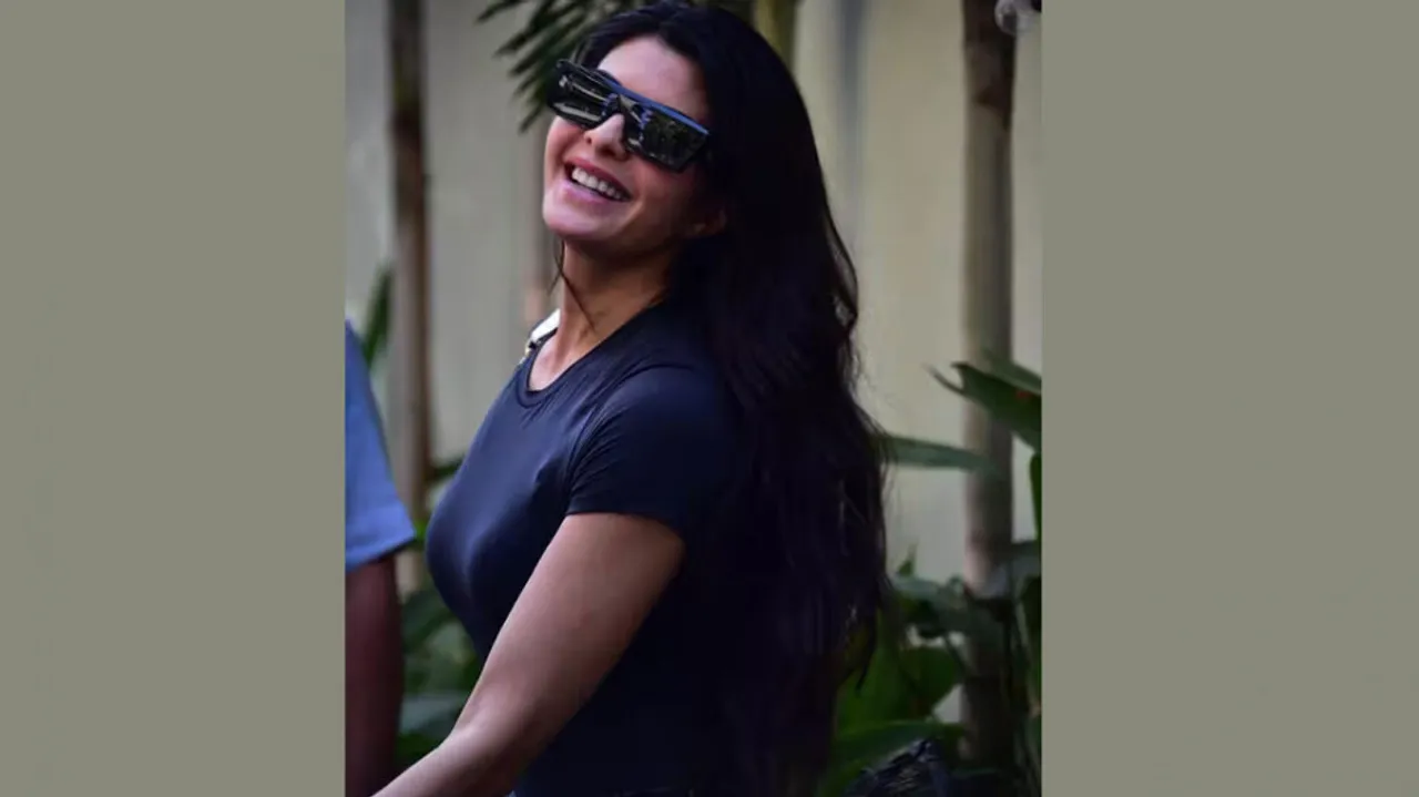 Esha Deol and Jacqueline Fernandez spotted in mumbai