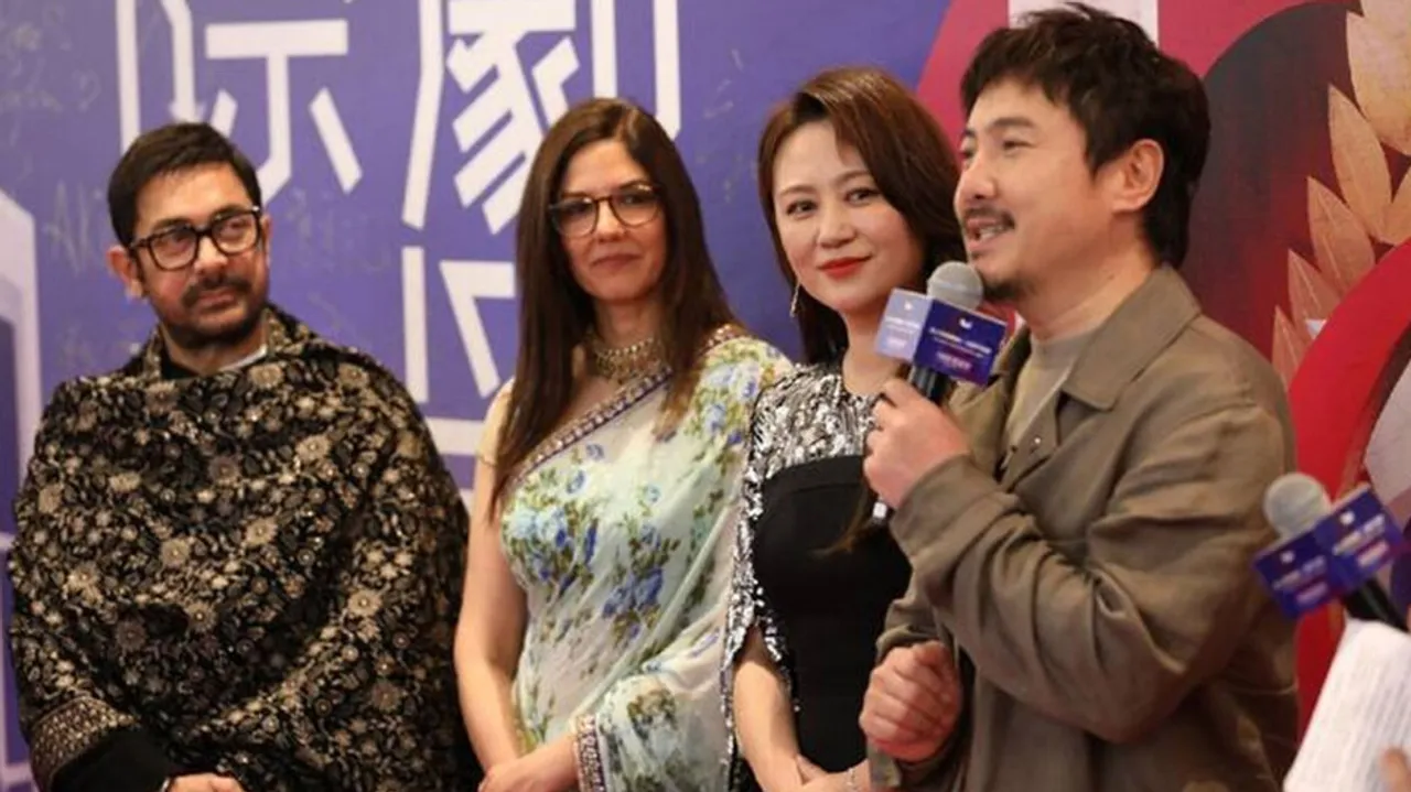 Aamir Khan spotted with girlfriend gauri in china