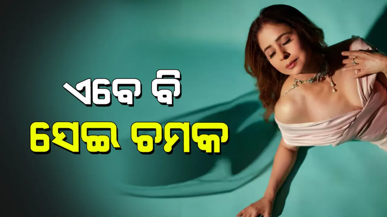 Urmila Matondkar stunning pose at the age of 51