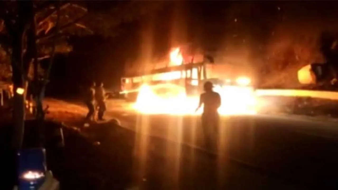 ଜଳିଗଲା ଯାତ୍ରୀବାହୀ ବସ୍‌