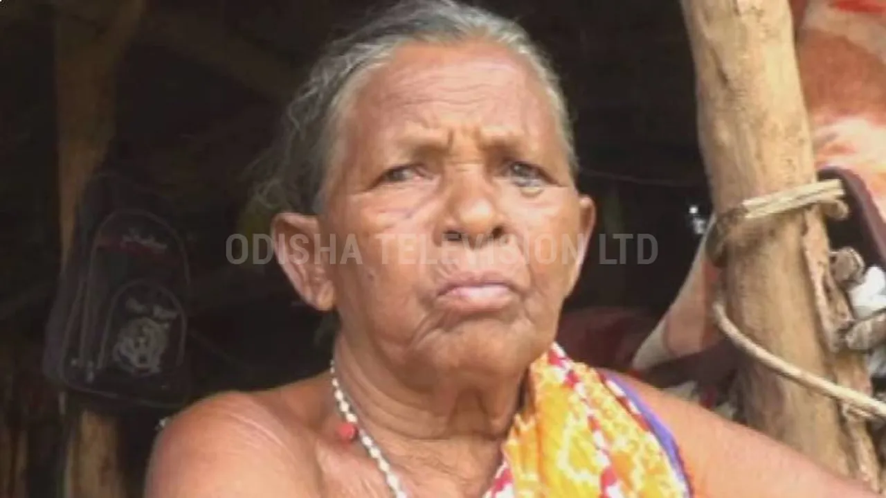 ଅସହାୟ ଦୂରଙ୍କ ଦୁଃଖ ଶୁଣିବ କିଏ ? ‍ବୟସର ଅପରାହ୍ନରେ ବୃଦ୍ଧ ମହିଳାଙ୍କ ଉପରେ ପରିବାର ବୋଝ