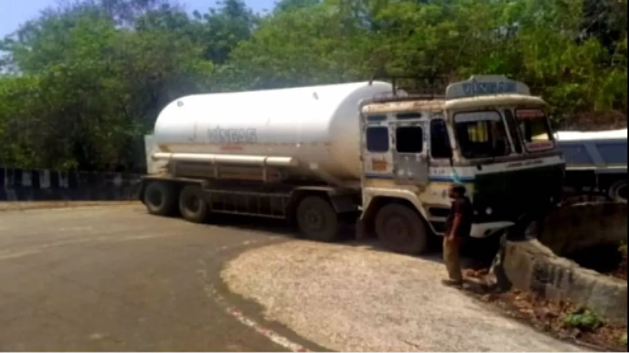 ପୋଲିସ ଦେଖାଇଲା ମହାନତା: ଦୁର୍ଘଟଣା ଗାଡ଼ିକୁ ସଜାଡିଲା, ଗନ୍ତବ୍ୟସ୍ଥଳକୁ ଅକ୍ସିଜେନ୍‌ ପଠାଇଲା...