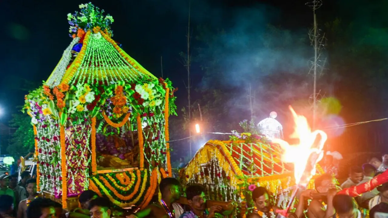 ବାଜା, ବାଣ ରୋଷଣୀ ନେଇ ମନ୍ଦିର ଅଭିମୁଖେ ପ୍ରଭୁ ଶ୍ରୀଲିଙ୍ଗରାଜ