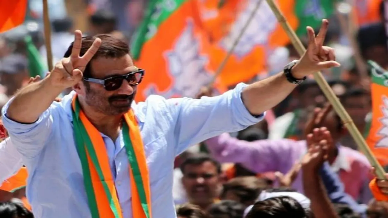 ସନିଙ୍କ ଗାଡ଼ି ଉପରକୁ ଉଠି ଆଲିଙ୍ଗନ ଓ ଚୁମ୍ବନ ଦେଲେ ମହିଳା