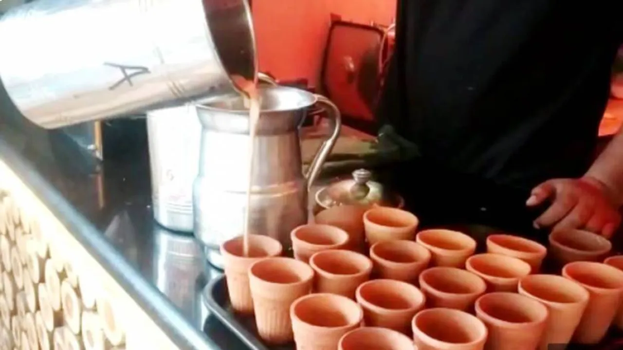 ଆଇଏଏସ୍‌ ପାଇଁ ପ୍ରସ୍ତୁତ ହେଉଥିଲେ, ଚା’ ଦୋକାନୀ ପାଲଟିଲେ: ବାର୍ଷିକ ଆୟ ୧୦୦ କୋଟିରୁ ଅଧିକ