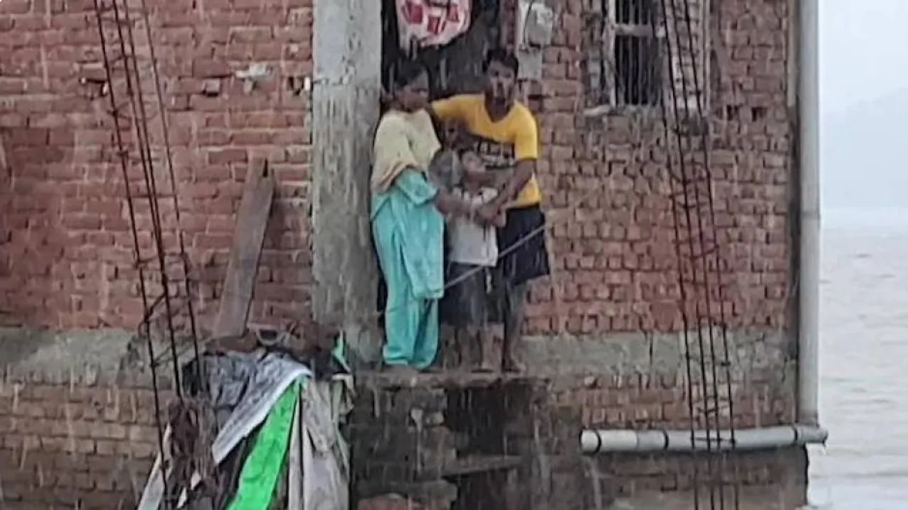 ୟୁପିରେ ବନ୍ୟା ସ୍ଥିତି ଗମ୍ଭୀର: ଘର ଭିତରୁ ବାହାରି ପାରୁନାହାନ୍ତି ଲୋକ